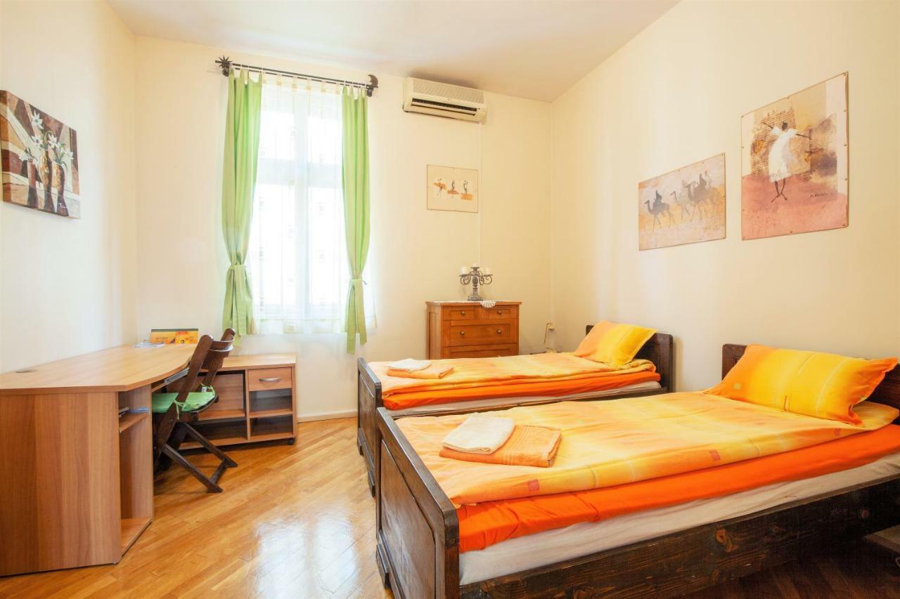 Time Traveling Apartment Sofia City Exterior foto